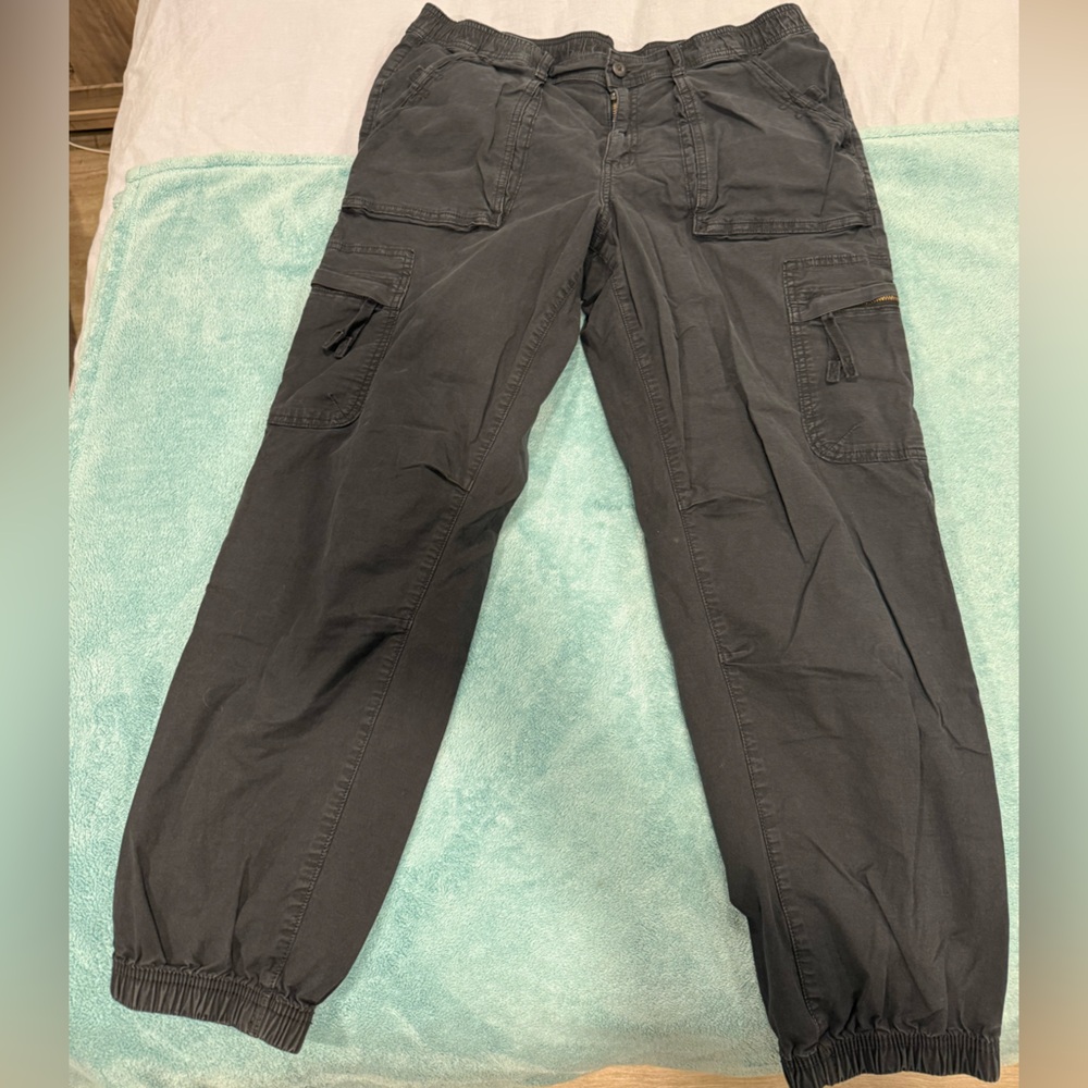 American Eagle High Rise Black Cargo Pants